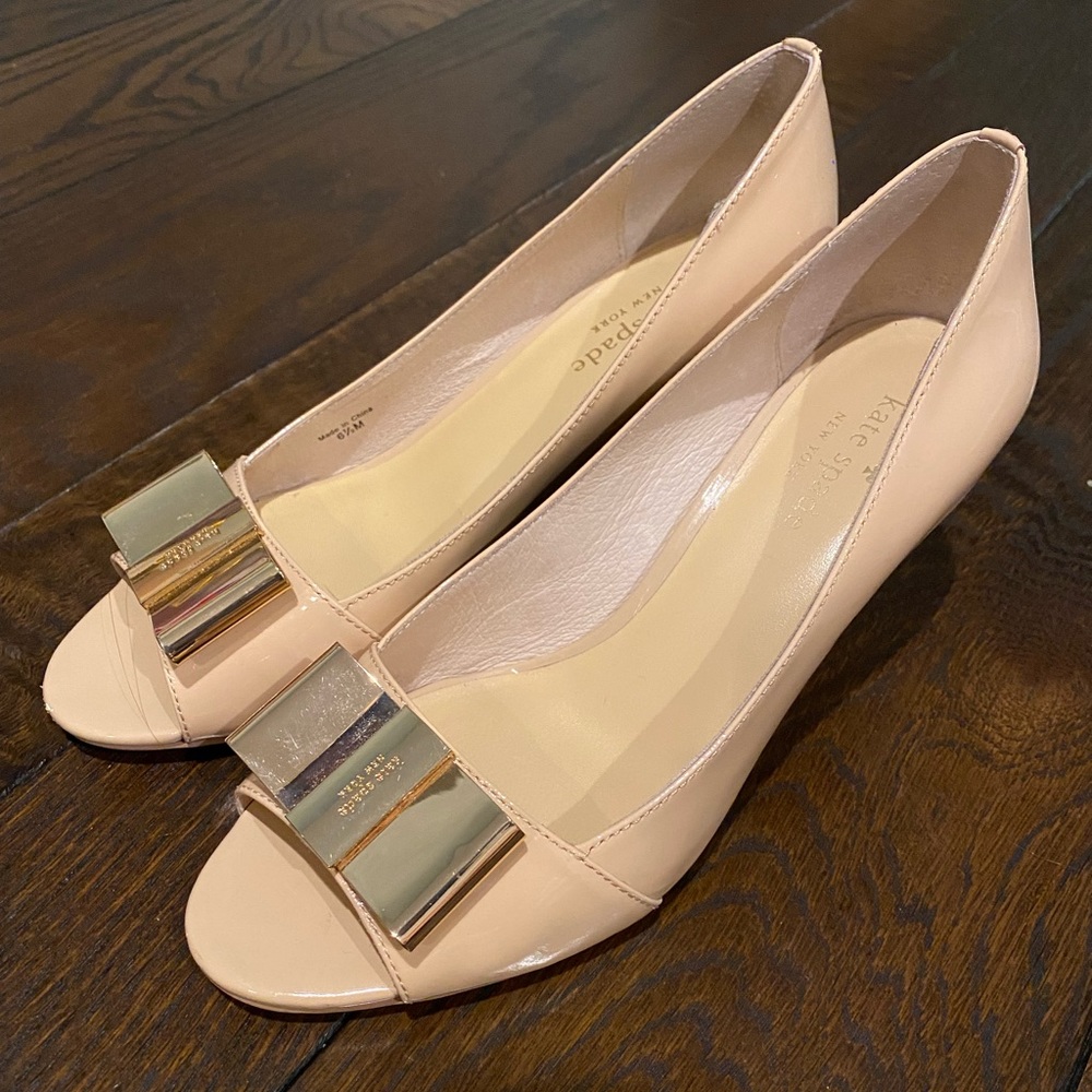 🚫SOLD🚫 Kate Spade Patent Nude Wedges with Gold Bow Accent